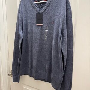Tommy Hilfiger Men's Gray V-Neck Sweater